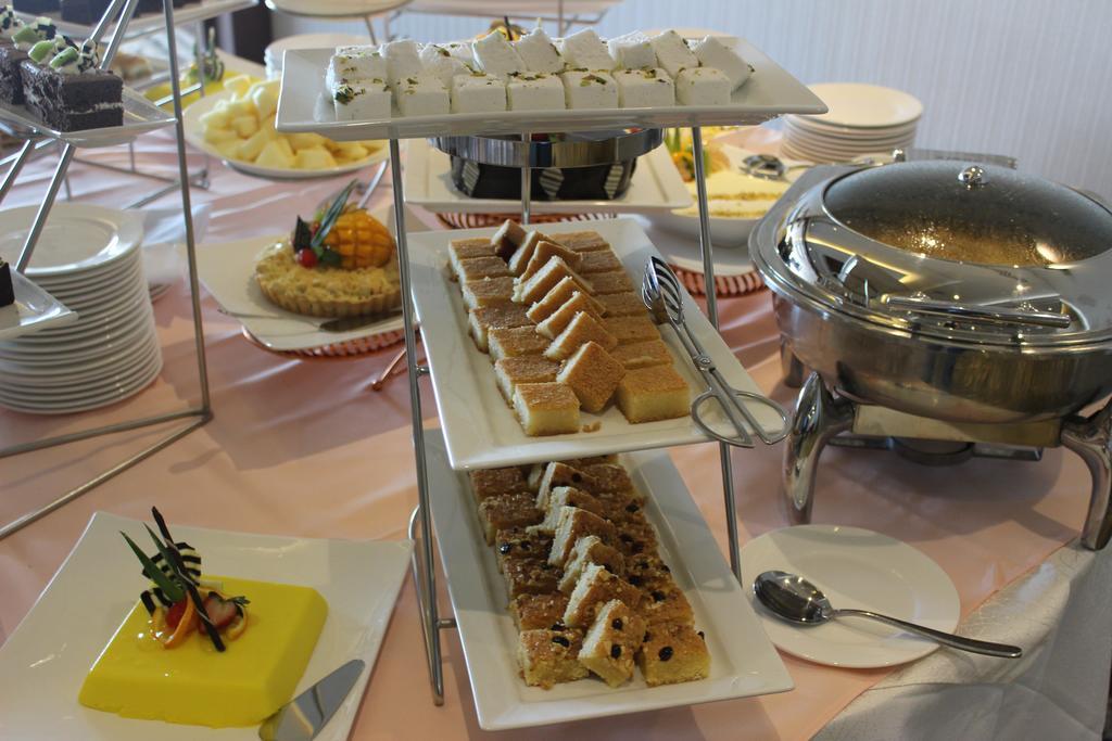 Continent Sumou Hotel Khobar Bagian luar foto